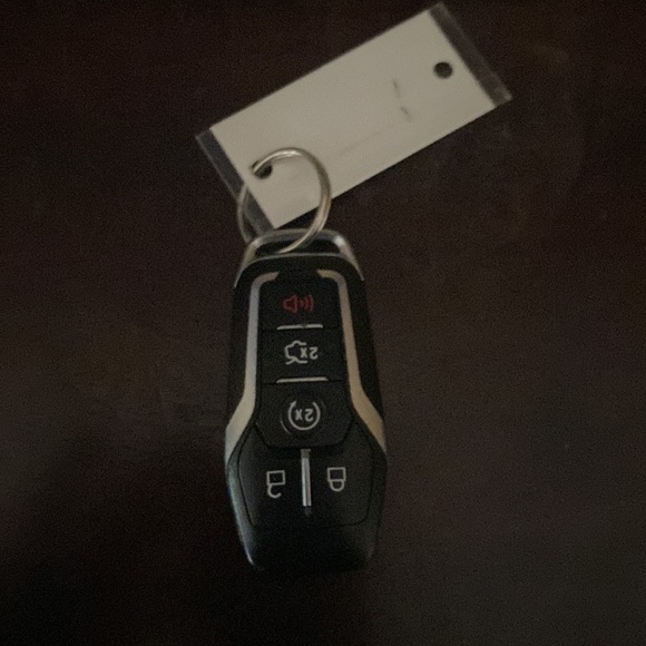 2016 ford explorer xlt key fob. Excellent condition. Needs batteries. - Picture 2 of 2